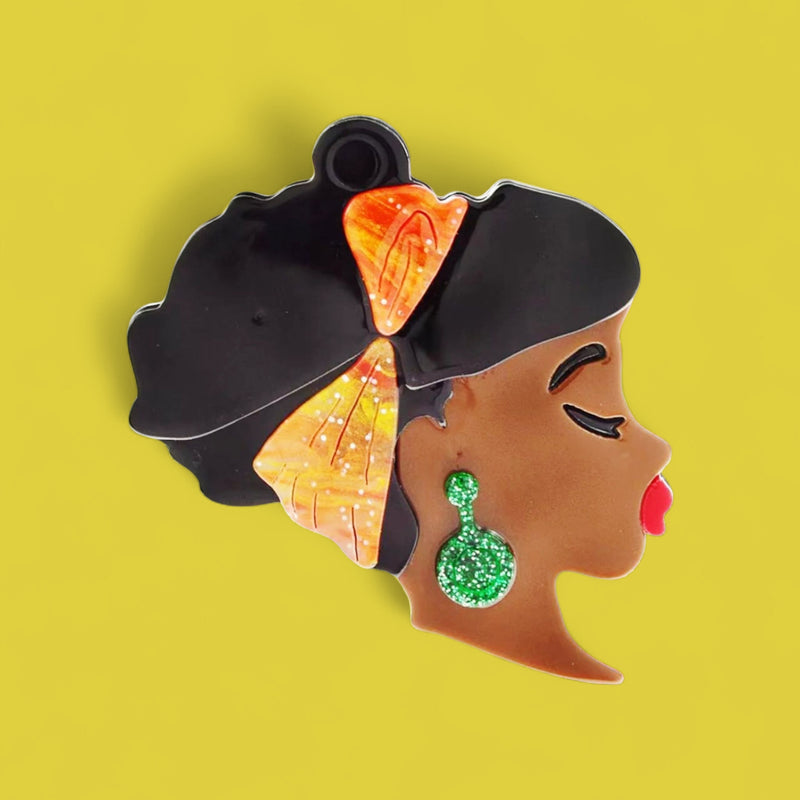 Glimmering Profile Brooch: Beauty in every detail. Elegant Brooch for Sophisticated Events.