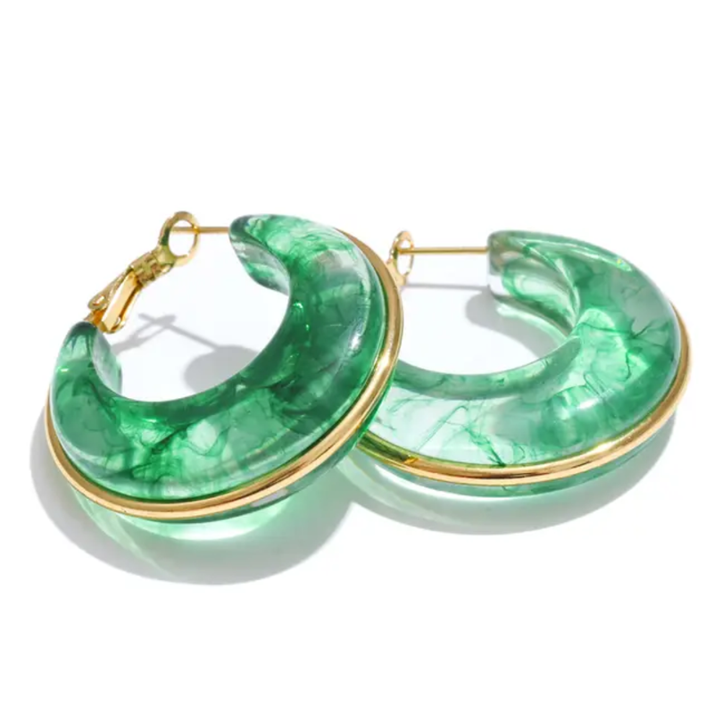 SWEET AMBER Earrings: A Juicy Touch of Retro Charm. Elegant Earrings for Sophisticated Events.
