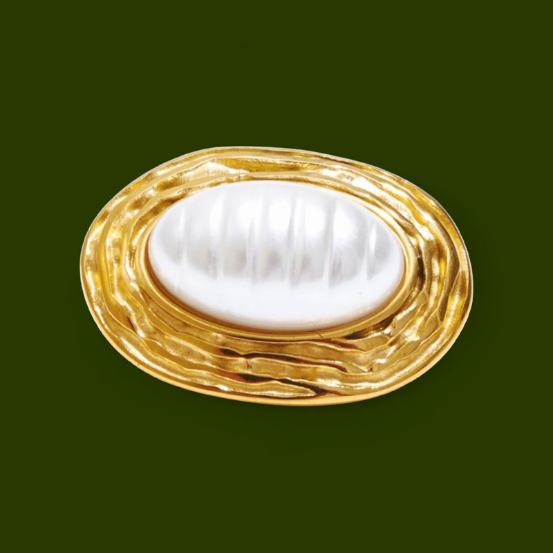 Gatsby Glamour Pin: A touch of vintage sophistication. An Elegant Statement for Every Event.