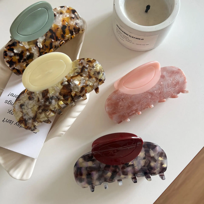 Women's Retro Premium ELEGANT TORTOISESHELL Hair Claw Clips.