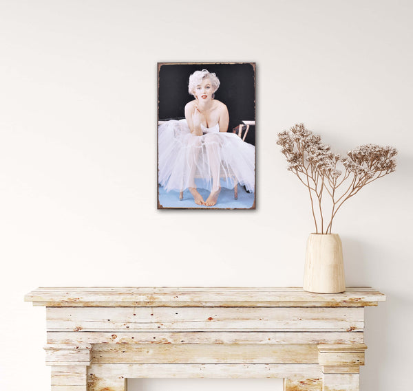 Marilyn Monroe - Retro Metal Art Decor - Wall Mount or Free Standing on Console Table -  Two Sizes - 8'' X 12" & 12" X 16" - No. 40086