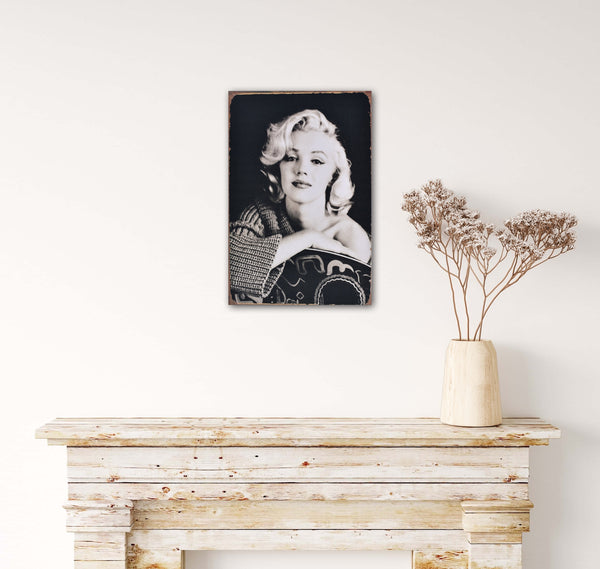 Marilyn Monroe - Retro Metal Art Decor - Wall Mount or Free Standing on Console Table -  Two Sizes - 8'' X 12" & 12" X 16" - No. 40090