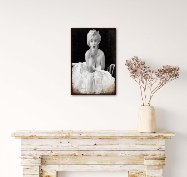 Marilyn Monroe - Retro Metal Art Decor - Wall Mount or Free Standing on Console Table -  Two Sizes - 8'' X 12" & 12" X 16" - No. 40227